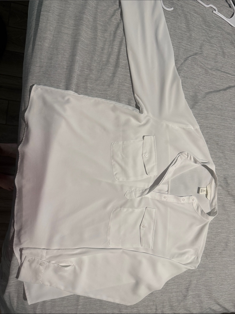 Women’s Oversized White Long-Sleeve Dress Blouse